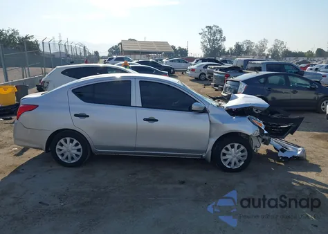 2017 Nissan Versa 1.6 S z USA, uszkodzony, nr VIN 3N1CN7AP1HL834007